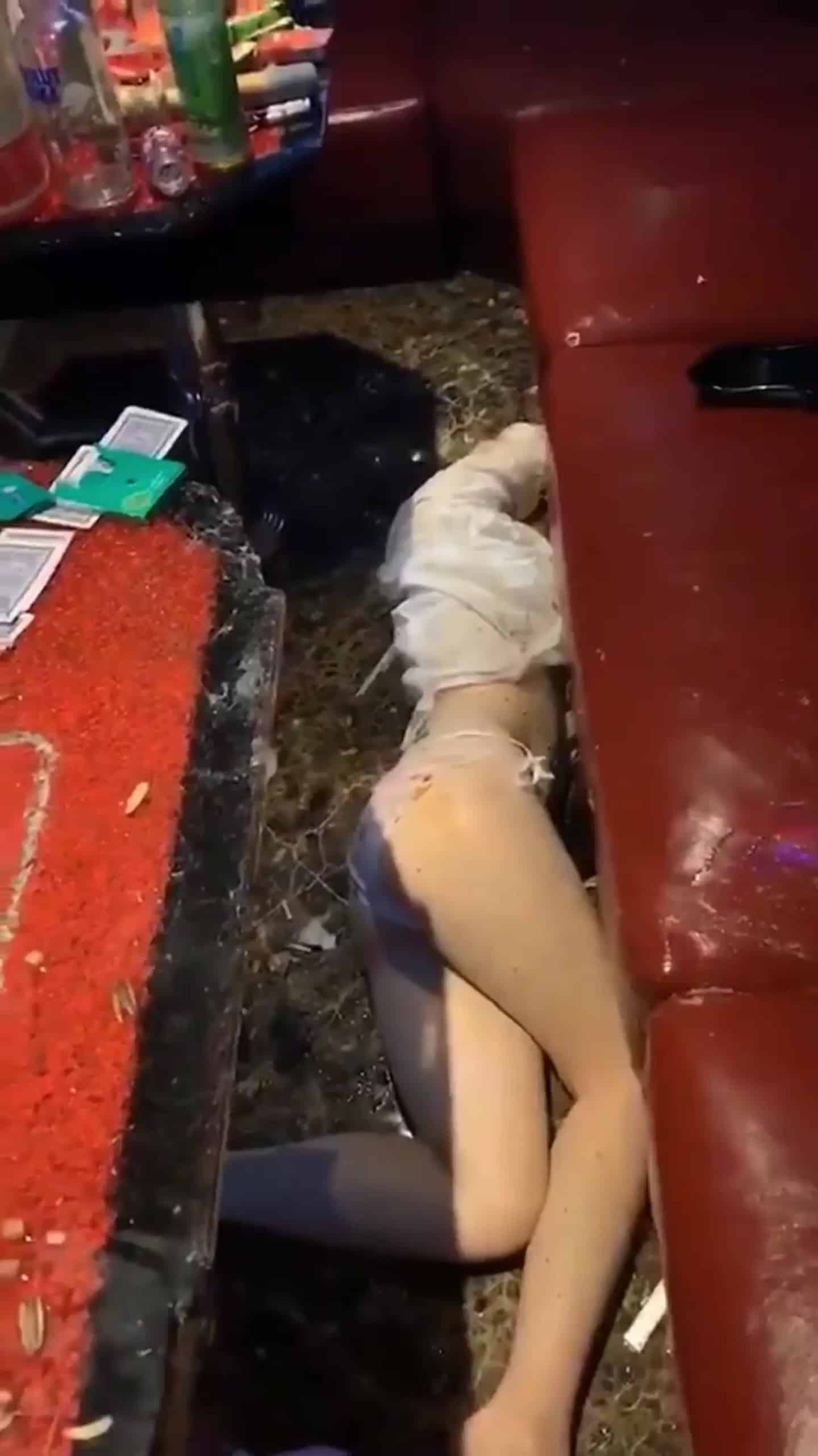 微博热门少女KTV喝醉被多P干的菊花外翻完整版