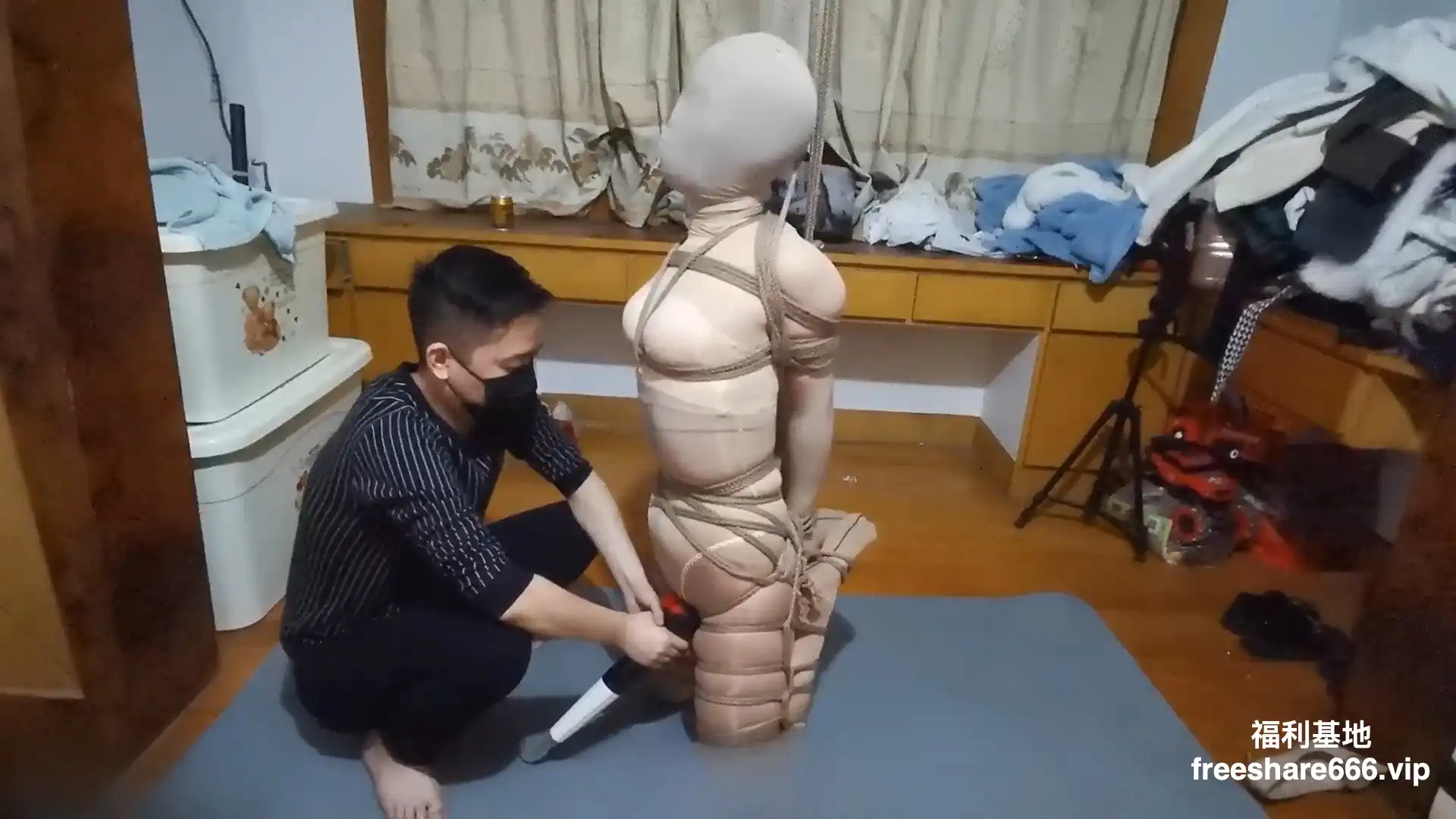 我的媳妇绳艺捆绑蒙头调教合集61V/70G